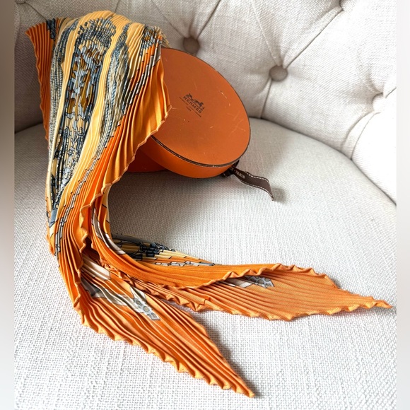 Hermès Vintage Plissé Silk Scarf Orange/Gold & Blue Equestrian + Box - Picture 10 of 10